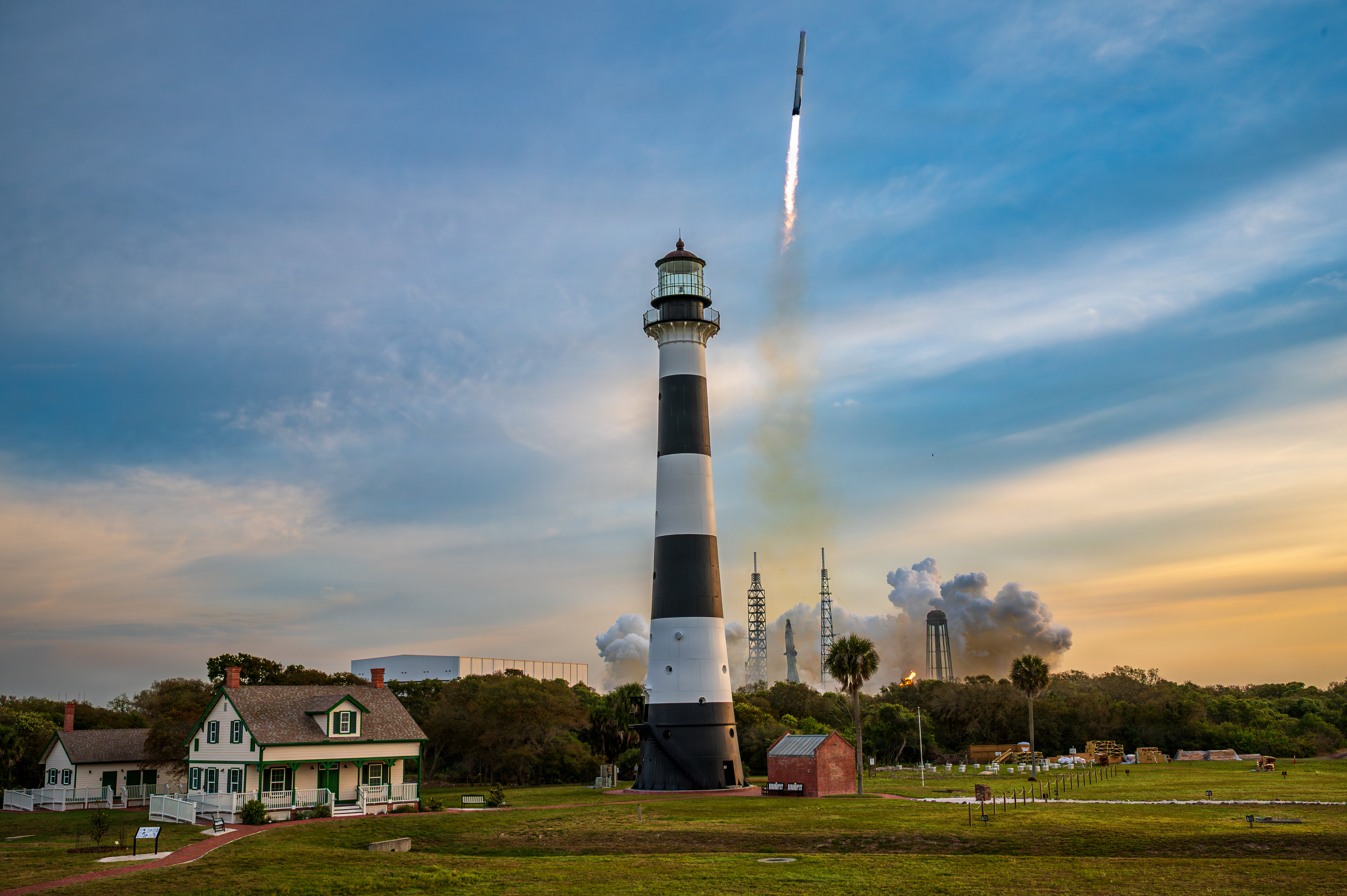 Blue Origin New Glenn launching the BlueBird 7 mission from Cape Canaveral in April 2026.